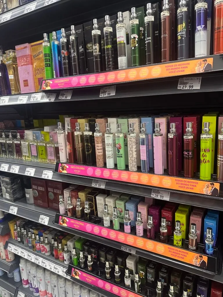 Seção de Perfumes na loja Zowi