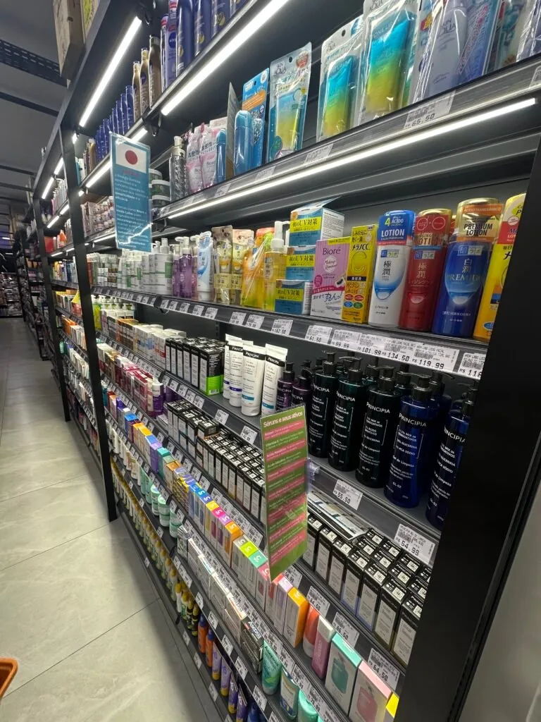 Seção de Skincare na loja Zowi